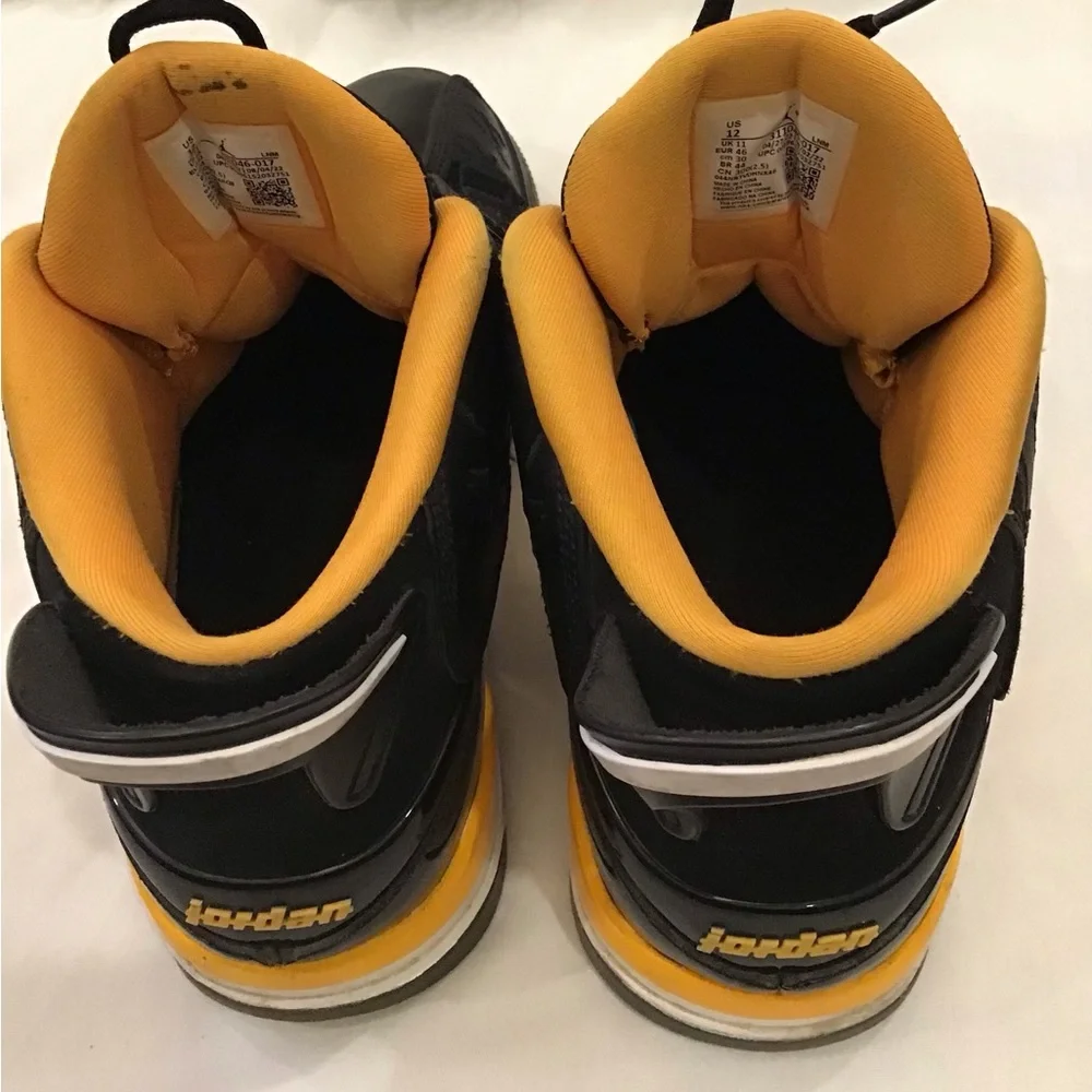 Jordan Men's Black and Yellow Low-Top Sneakers